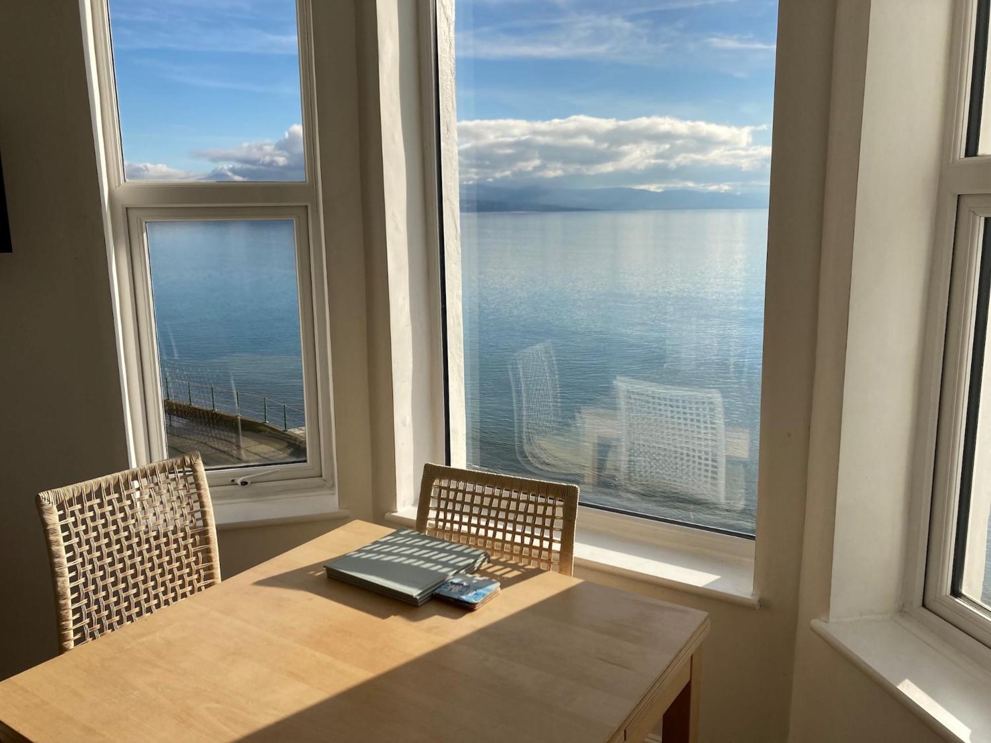 קריקיאז Marine Terrace Apartments מראה חיצוני תמונה